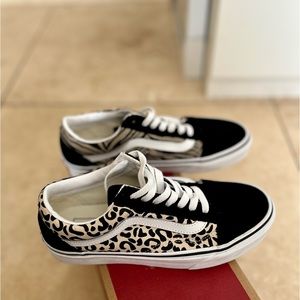 New Women’s s Vans old skool “safari multi” sneakers